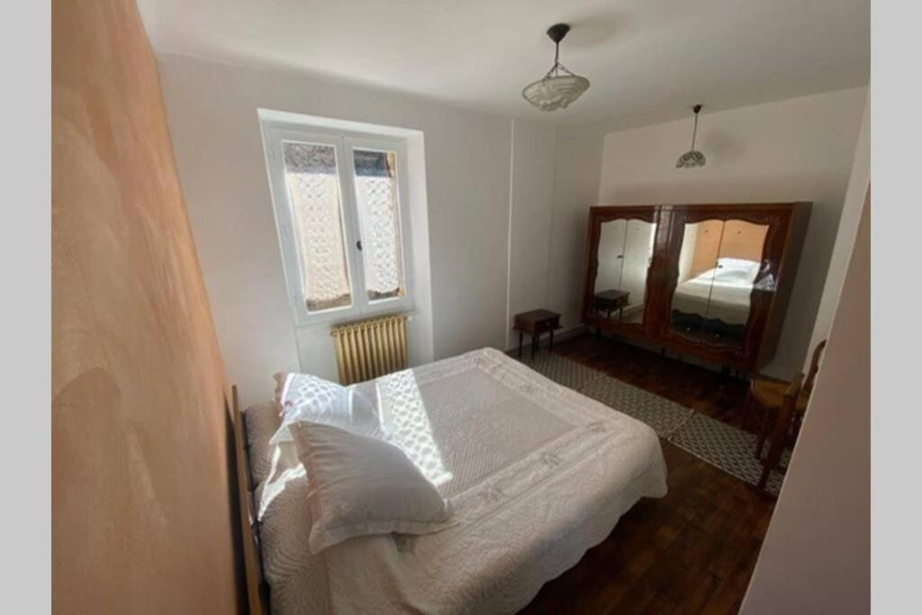 La Croquante Face Au Chateau Beynac-et-Cazenac Zewnętrze zdjęcie